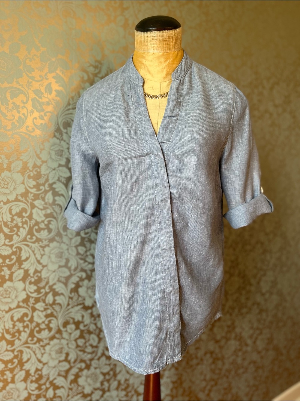 Linen Women’s Hidden Placket Light Blue Button-Cuff Shirt